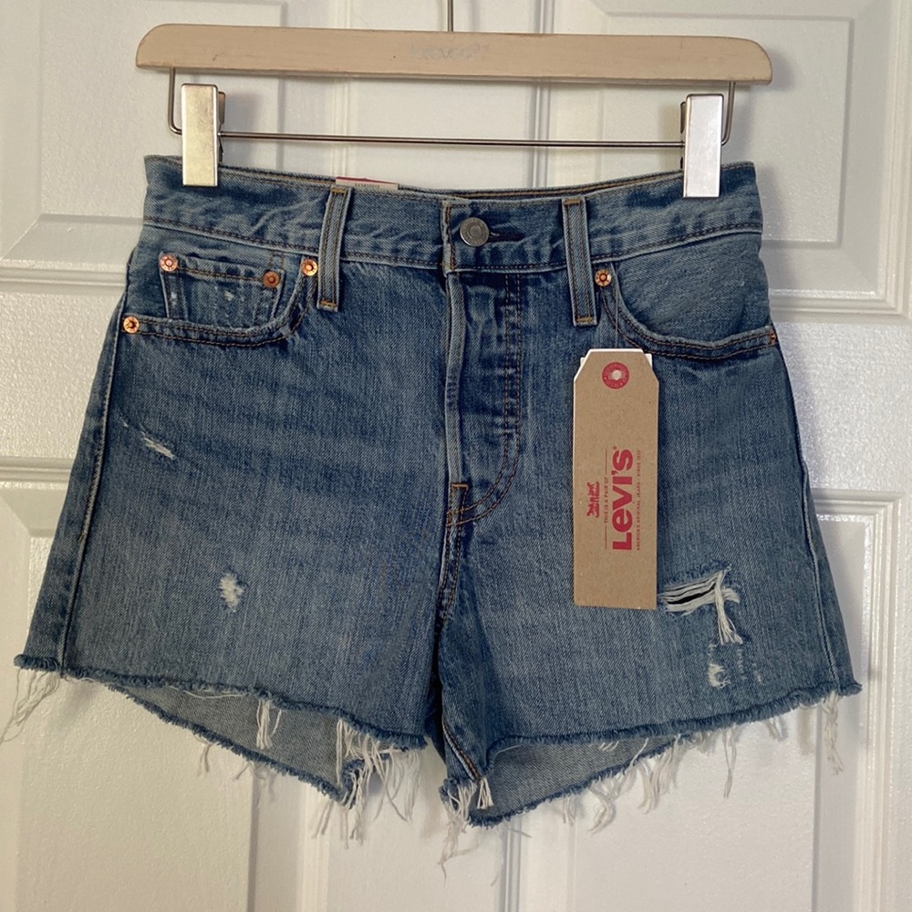 Levi’s button fly denim shorts size 26 New With Tag